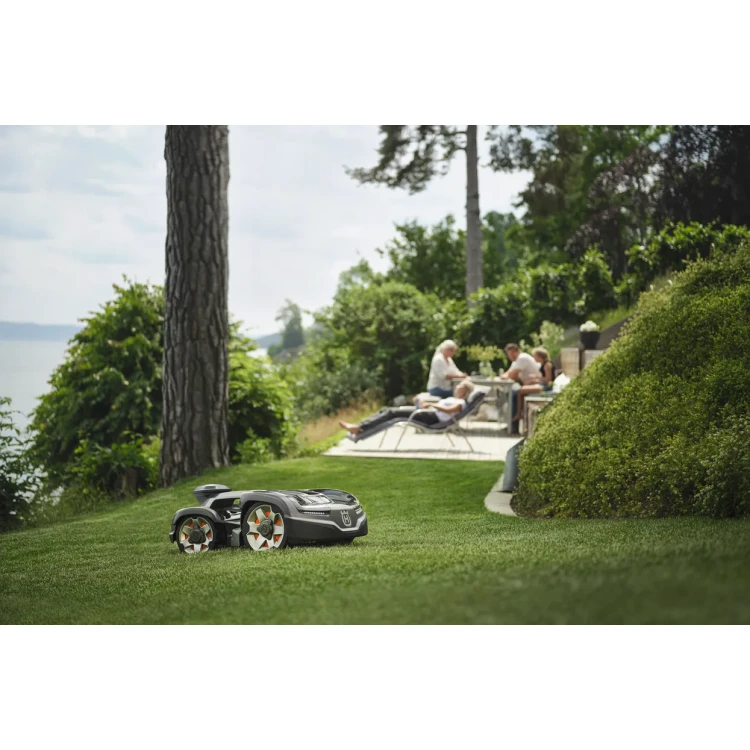Husqvarna Automower® 435X AWD NERA robotická sekačka