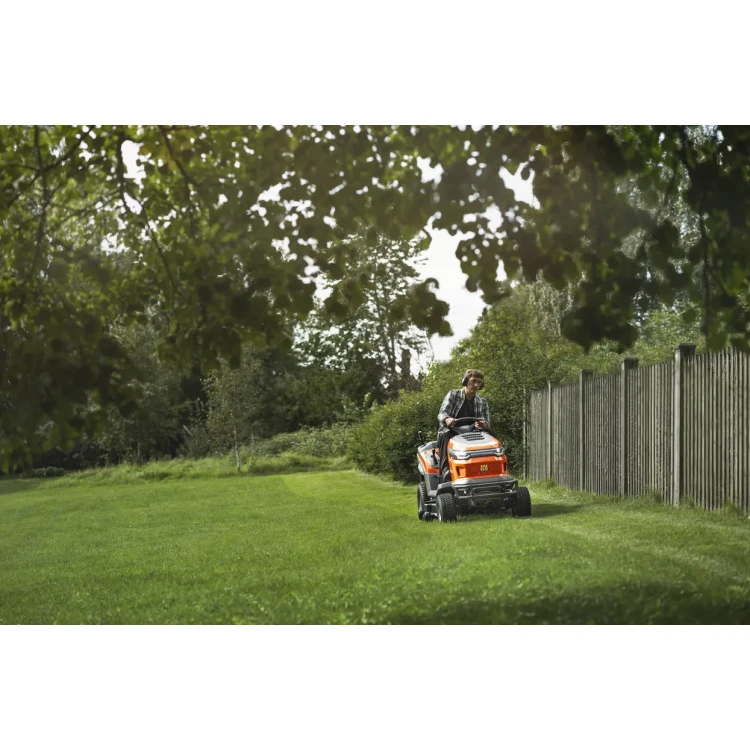 Husqvarna TC 220T zahradní traktor