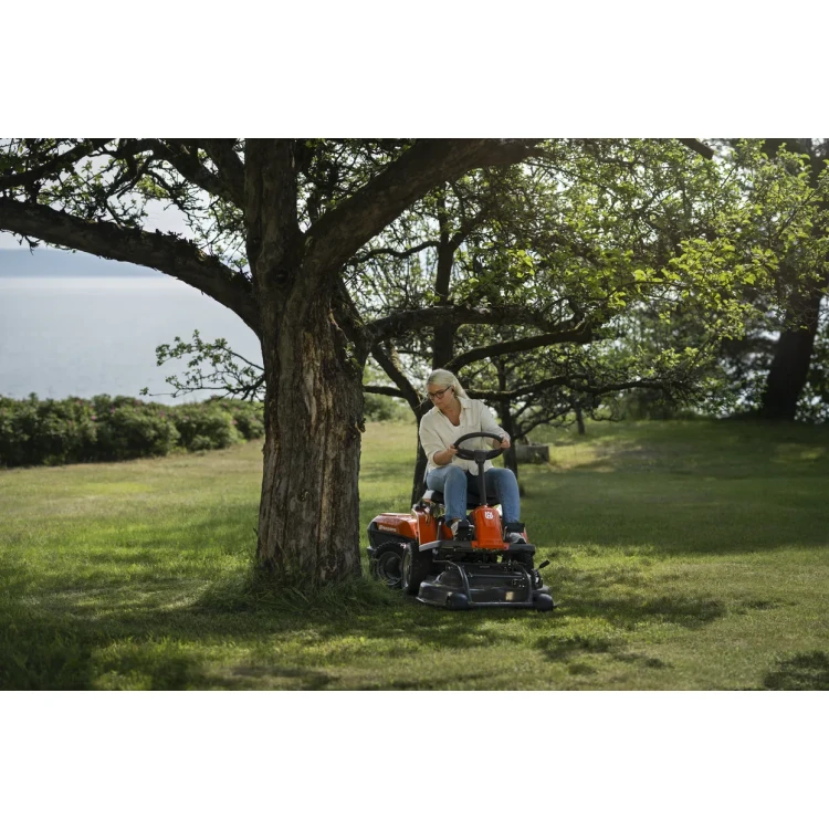 Husqvarna R112iC akumulátorový rider včetně žacího ústrojí