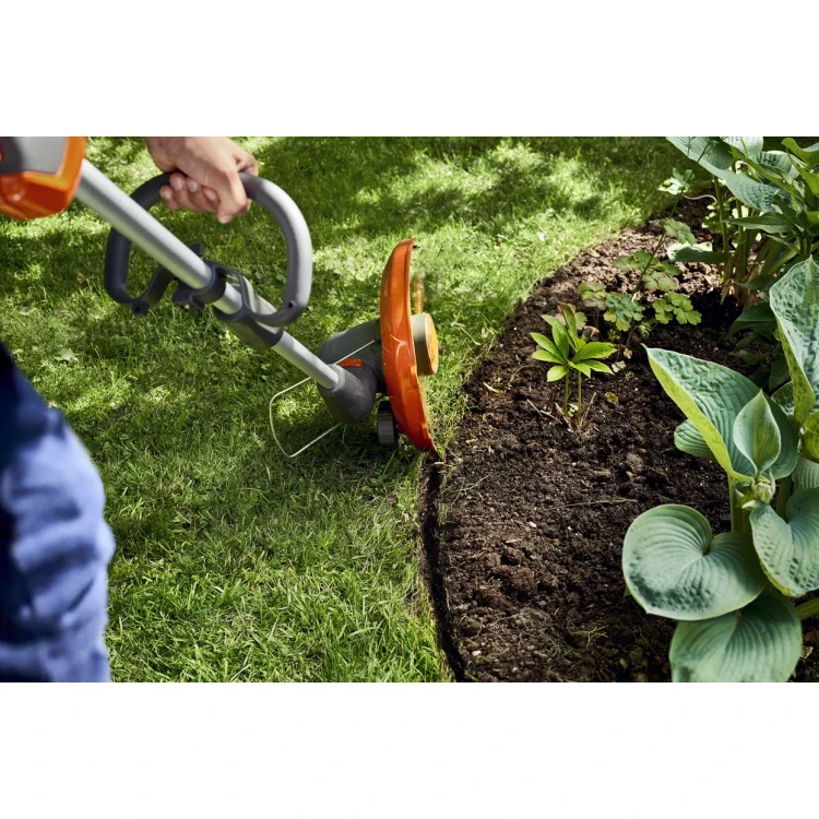 Husqvarna 110 iL KIT akumulátorový vyžínač