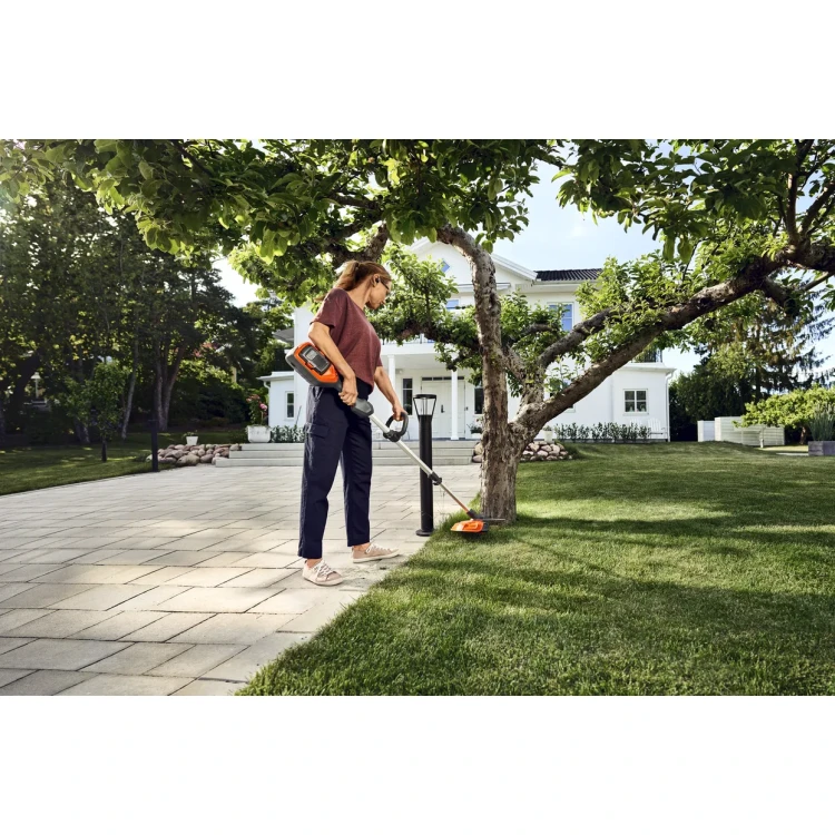 Husqvarna 215 iL akumulátorový vyžínač