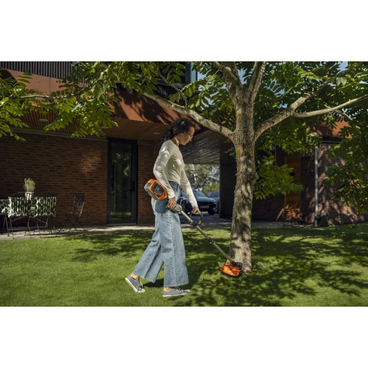 Husqvarna 215 iL kit akumulátorový vyžínač