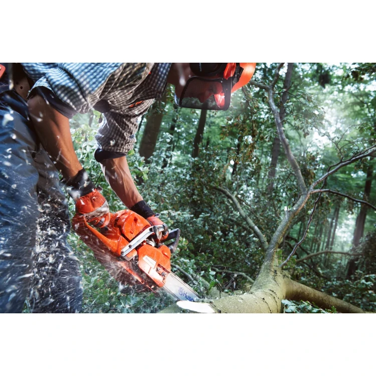 Husqvarna 555 motorová pila