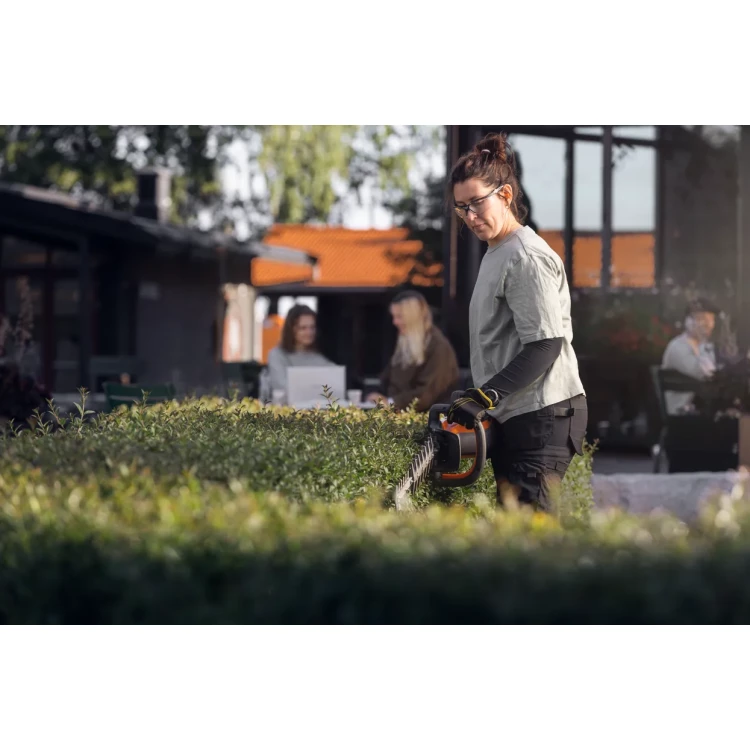 Husqvarna 522iHD75 bez akumulátoru a nabíječky akumulátorový plotostřih