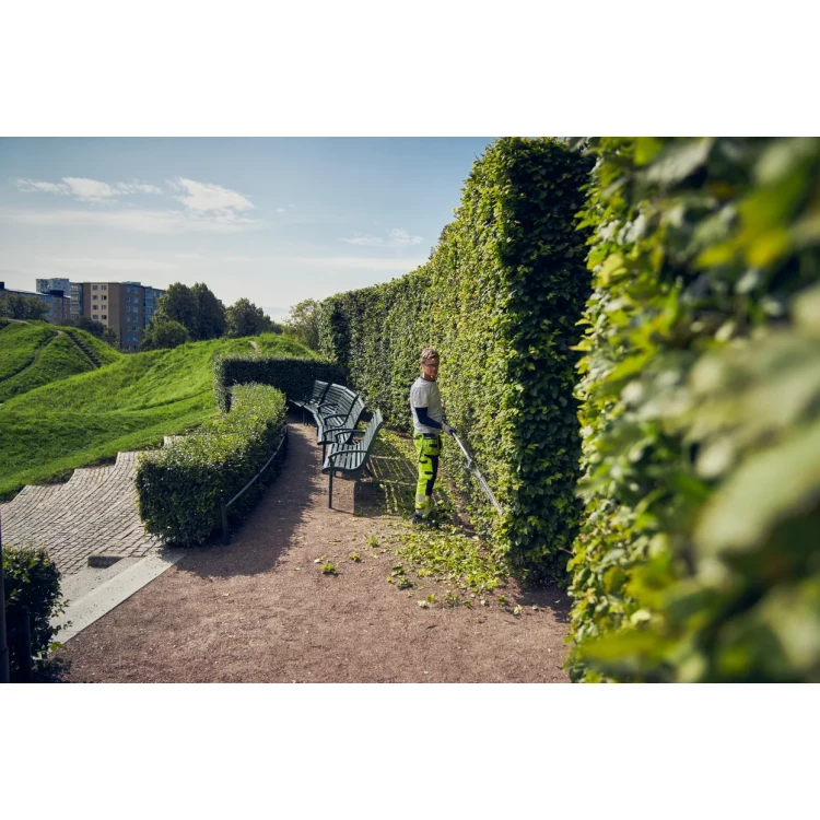 Husqvarna 525iHE4 bez akumulátoru a nabíječky akumulátorový plotostřih