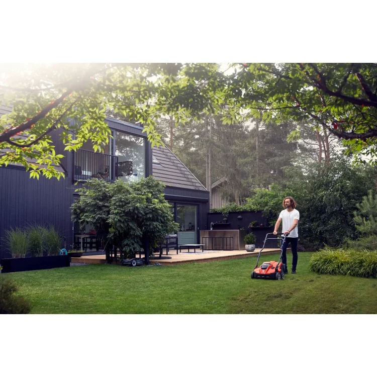 Husqvarna S 138i včetně baterie a nabíječky akumulátorový odmechovač