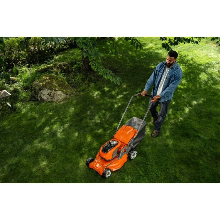 Husqvarna LC 347iVX včetně 2ks baterií a nabíječky akumulátorová sekačka