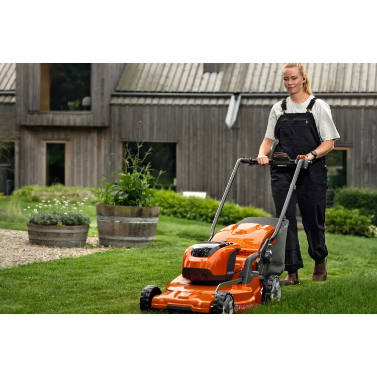 Husqvarna LC 353iVX bez baterie a nabíječky akumulátorová sekačka