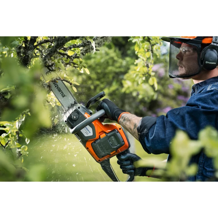 Husqvarna 215i bez baterie a nabíječky akumulátorová pila