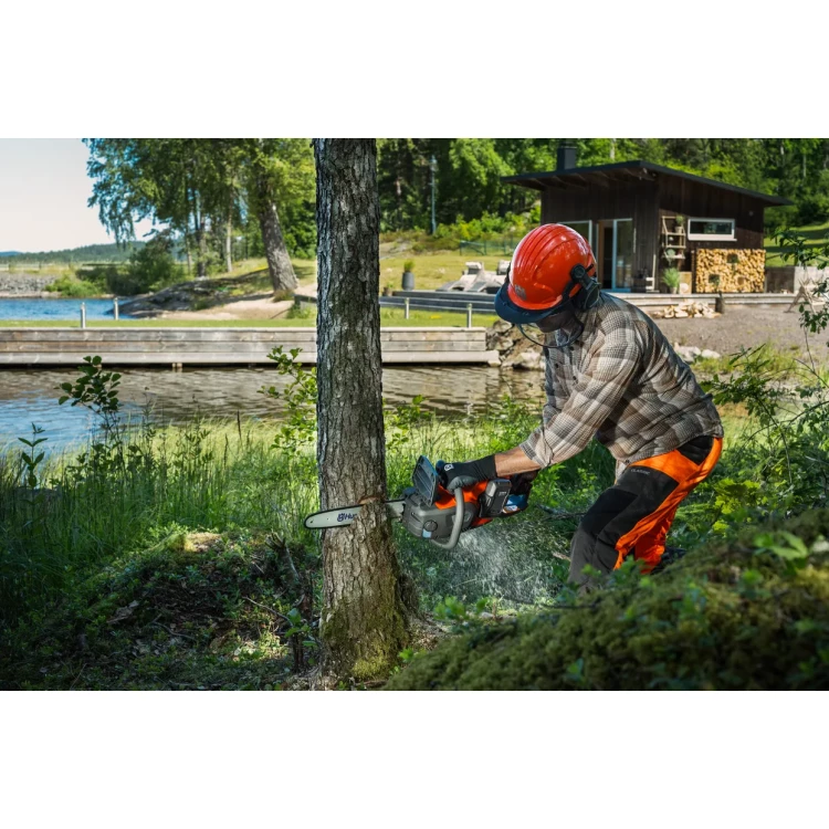 Husqvarna 242i akumulátorová pila