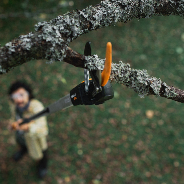 Fiskars UPX86 Univerzální zahradní nůžky teleskopické Power Gear