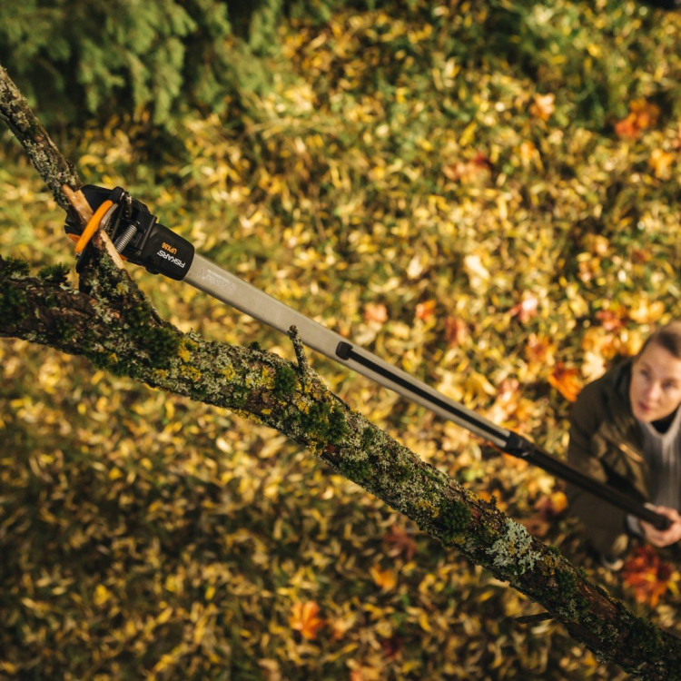 Fiskars UPX86 Univerzální zahradní nůžky teleskopické Power Gear