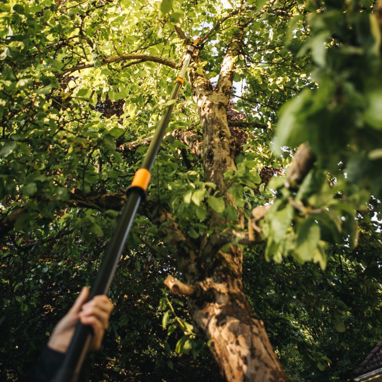 Fiskars UPX86 Univerzální zahradní nůžky teleskopické Power Gear