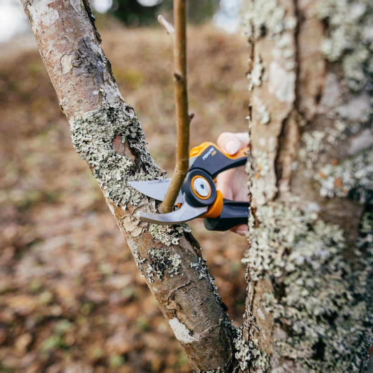 Fiskars P921 PowerGear™ X Nůžky zahradní dvoučepelové M 1057173