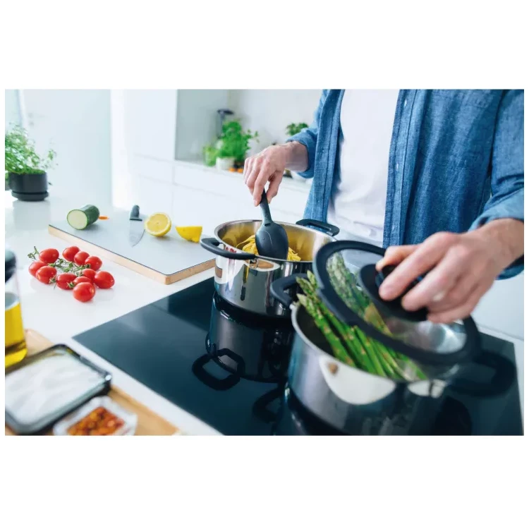Fiskars Functional Form™ hrnec s pokličkou 5 l / 24 cm 1026578