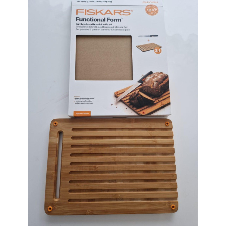 Fiskars Functional Form™ bambusové prkénko na krájení chleba 35 × 25 cm 1059230