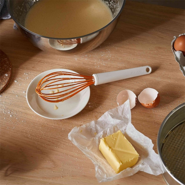 Fiskars Functional Form™ šlehací metla se silikonovým povrchem 1023613