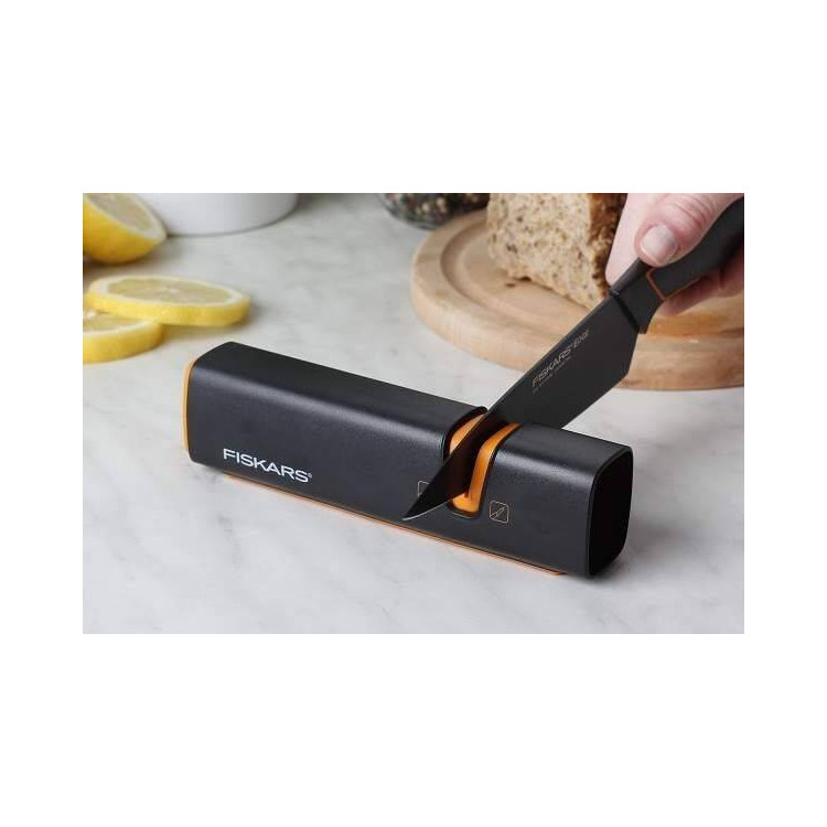 Fiskars Edge Roll-Sharp™ ostřič nožů – 1003098