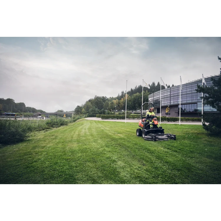 Husqvarna P 525DX AWD s kabinou, bez žacího ústrojí 9679854-01