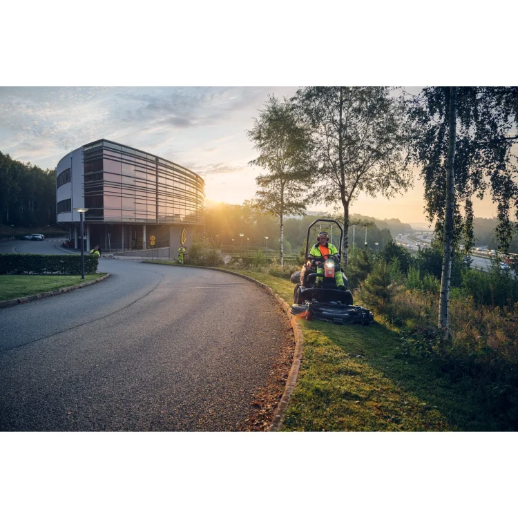 Husqvarna P 525DX AWD s kabinou, bez žacího ústrojí 9679854-01