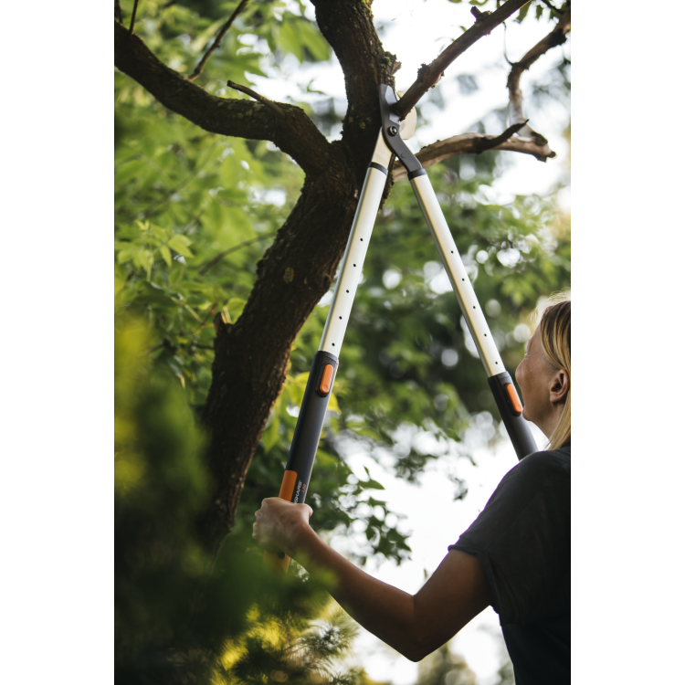 Fiskars SmartFit L86 teleskopické nůžky na silné větve 1013564