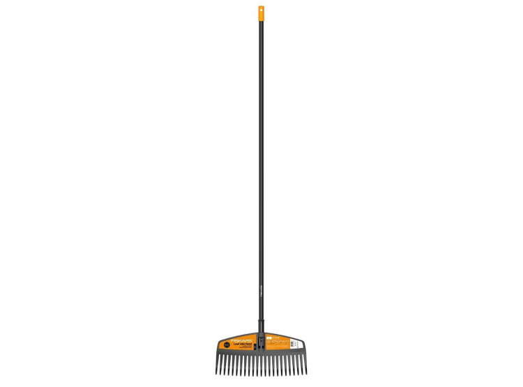 Fiskars Solid M hrábě na listí s násadou 1063090